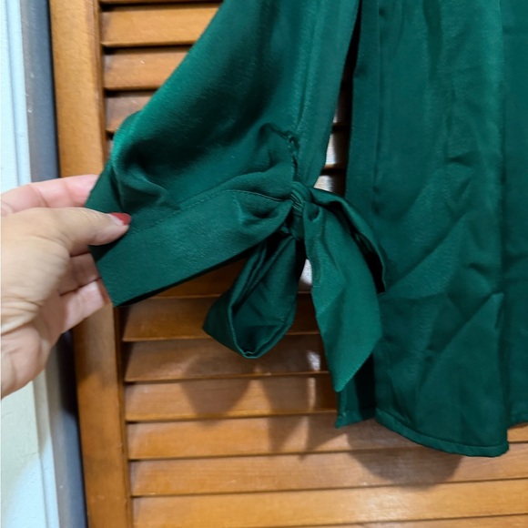 CeCe Emerald V-Neck Blouse - Picture 3 of 4